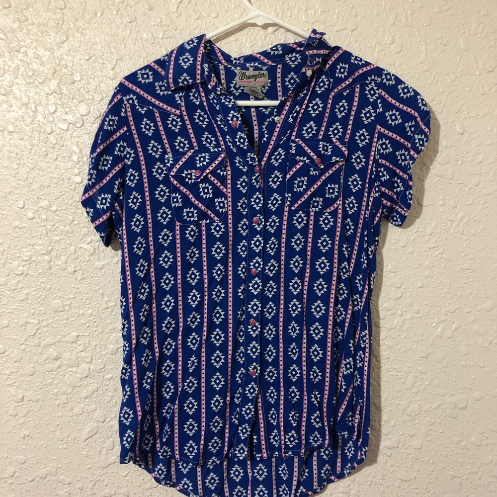 Wrangler, cowgirl styled shirt. size S